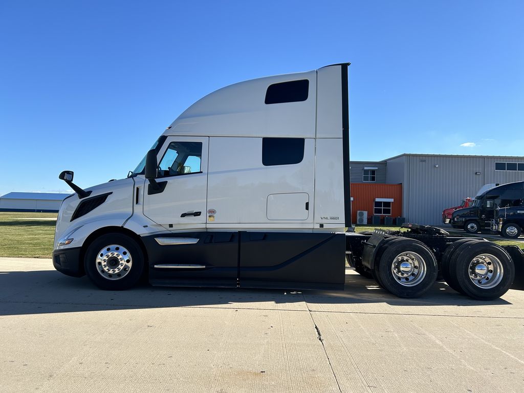 Slide images of 2025 VOLVO VNL64T860