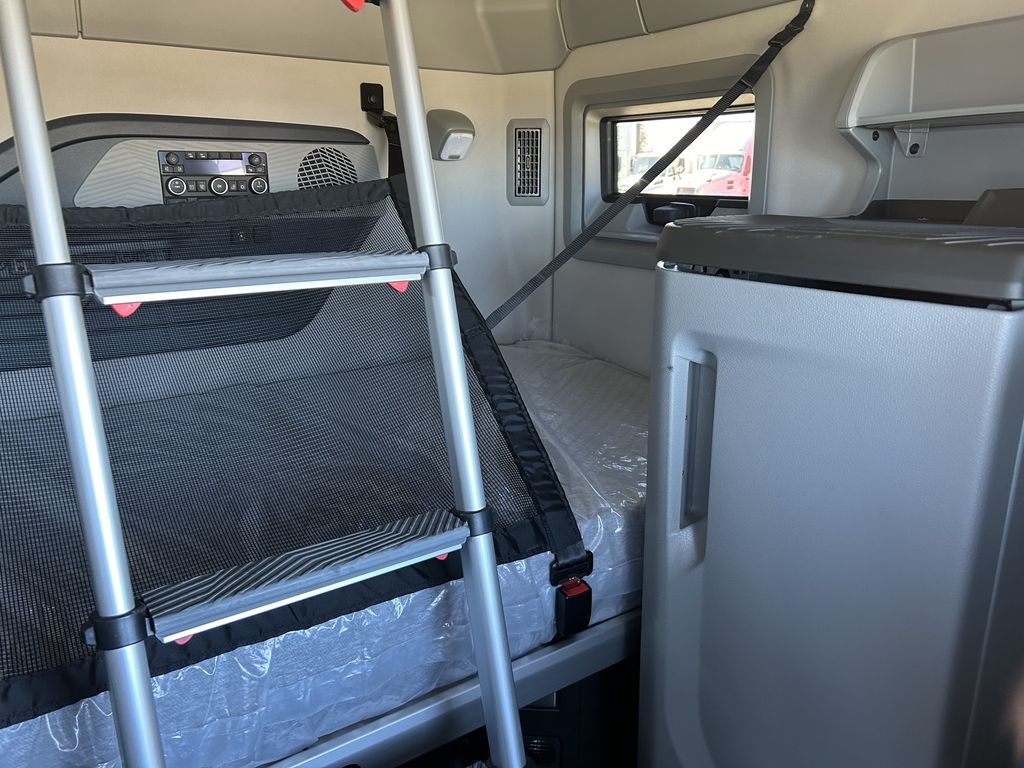 Slide images of 2025 VOLVO VNL64T860