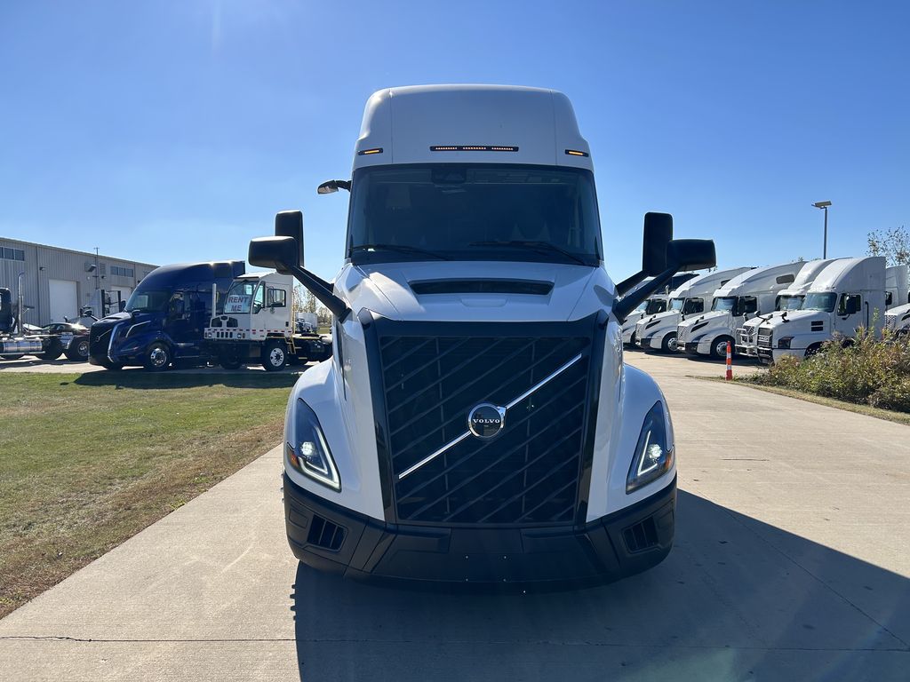 Slide images of 2025 VOLVO VNL64T860