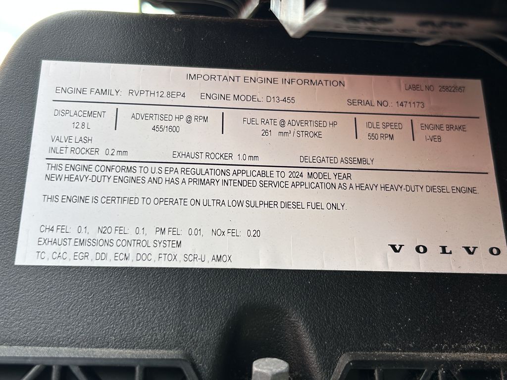 Slide images of 2025 VOLVO VNL64T860