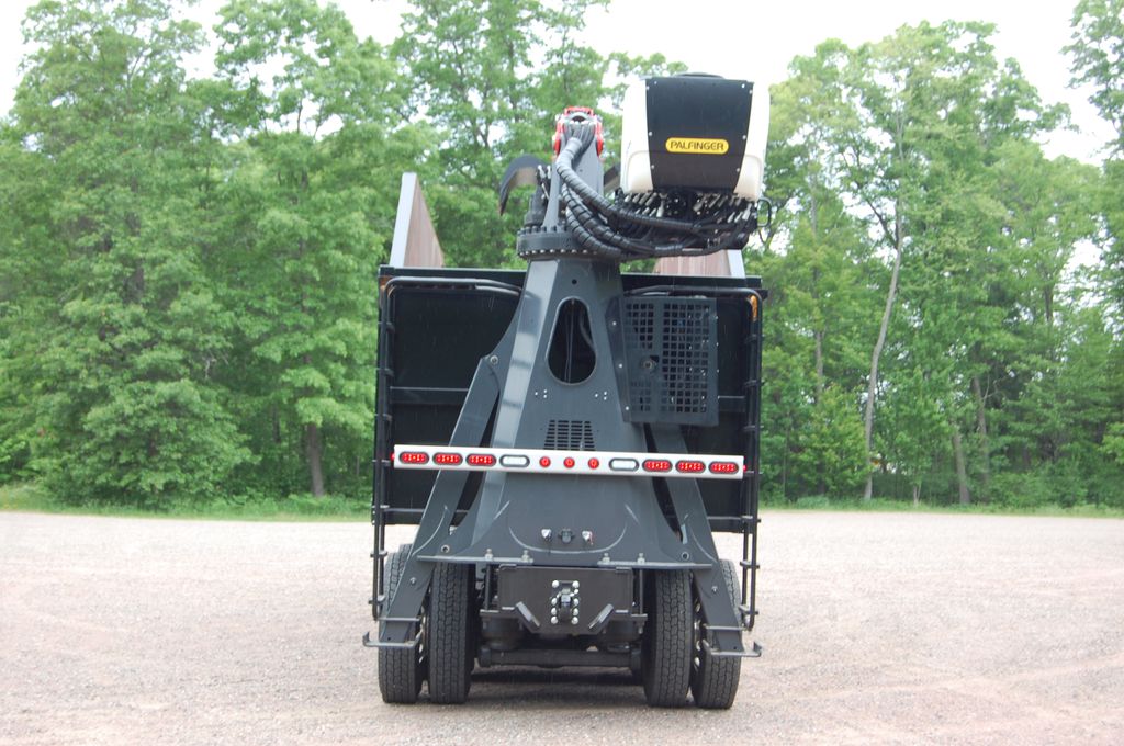 Slide images of 2026 MACK GR64B