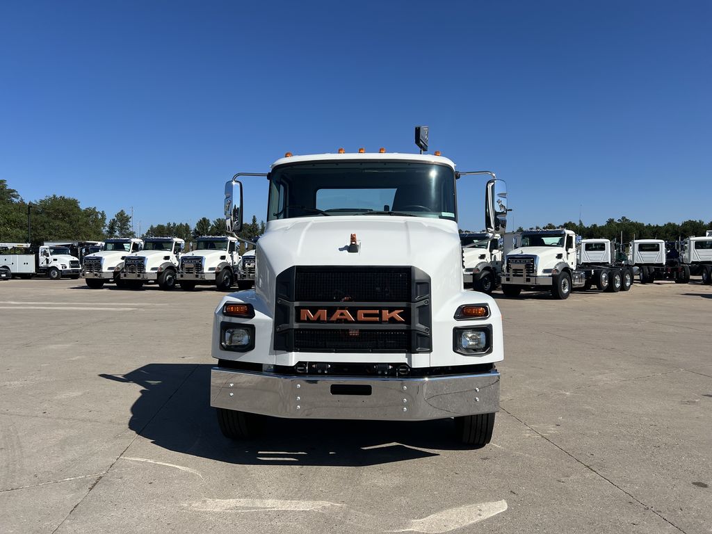 Slide images of 2024 MACK MDe642