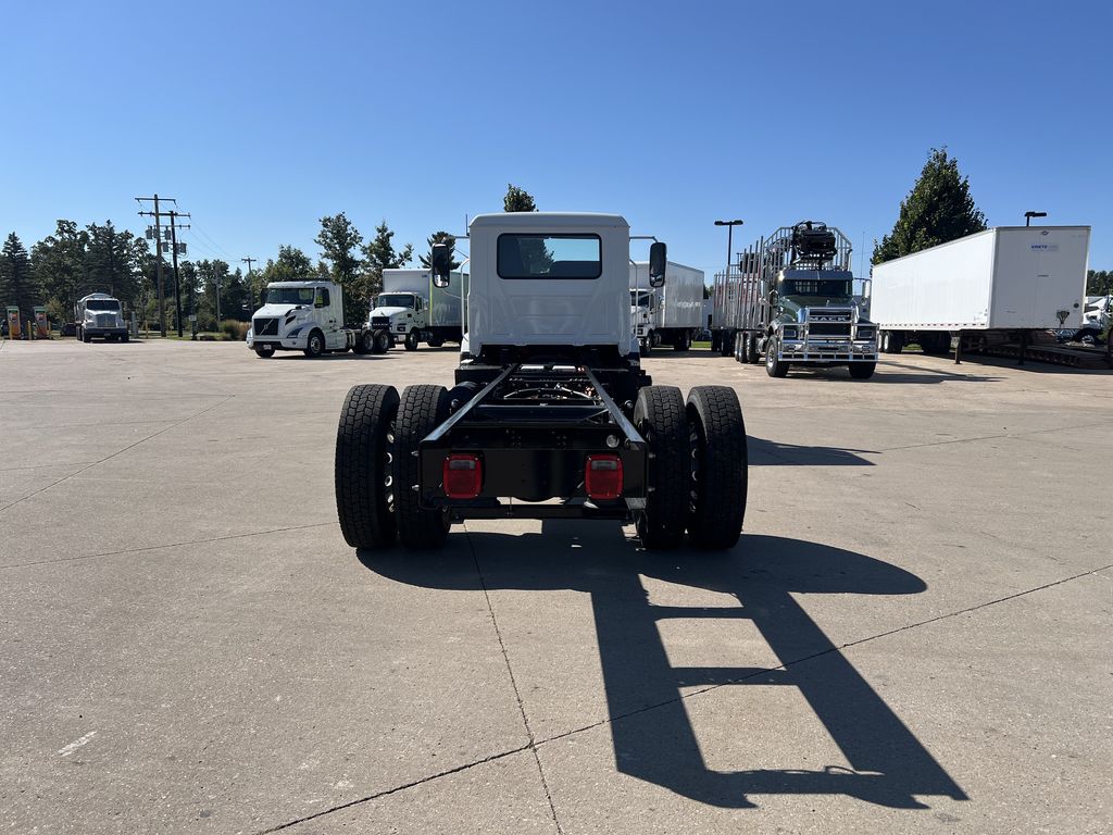 Slide images of 2024 MACK MDe642