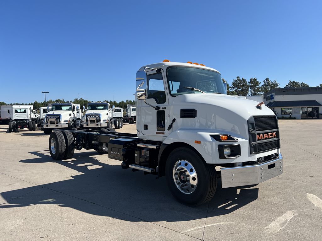 Slide images of 2024 MACK MDe642