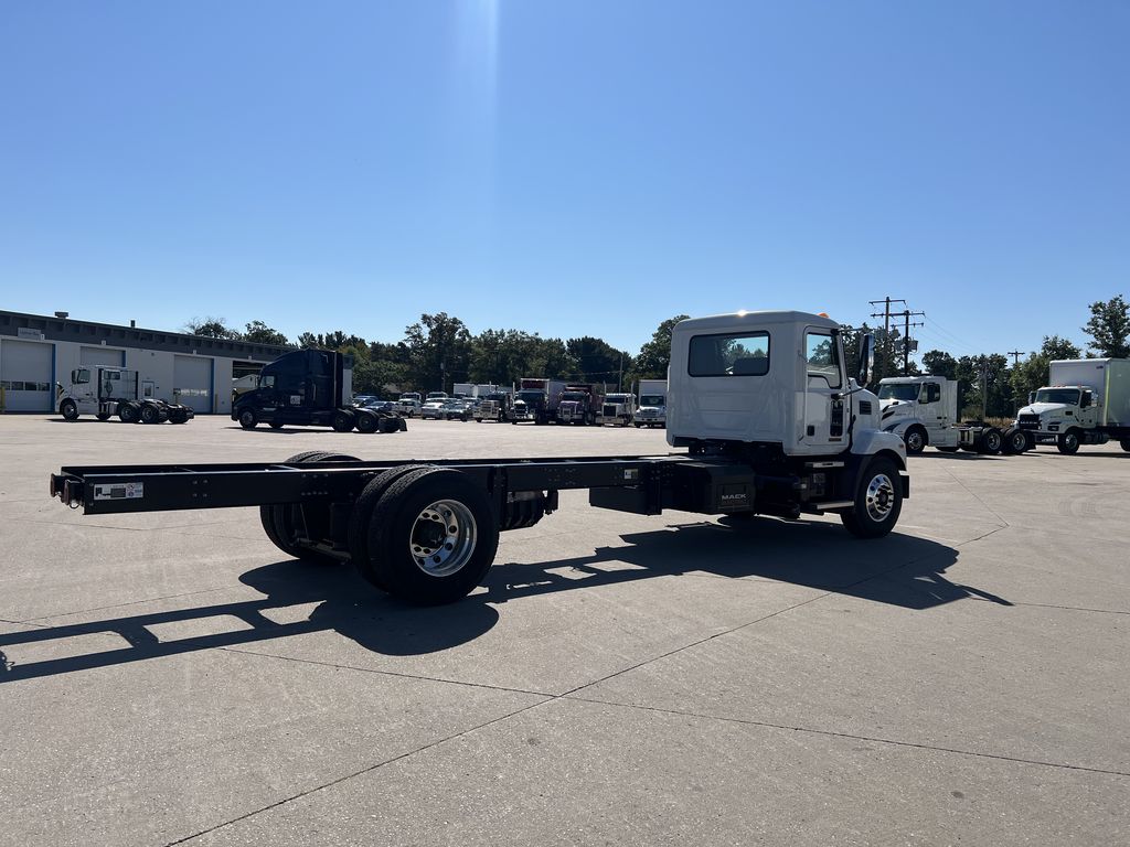 Slide images of 2024 MACK MDe642