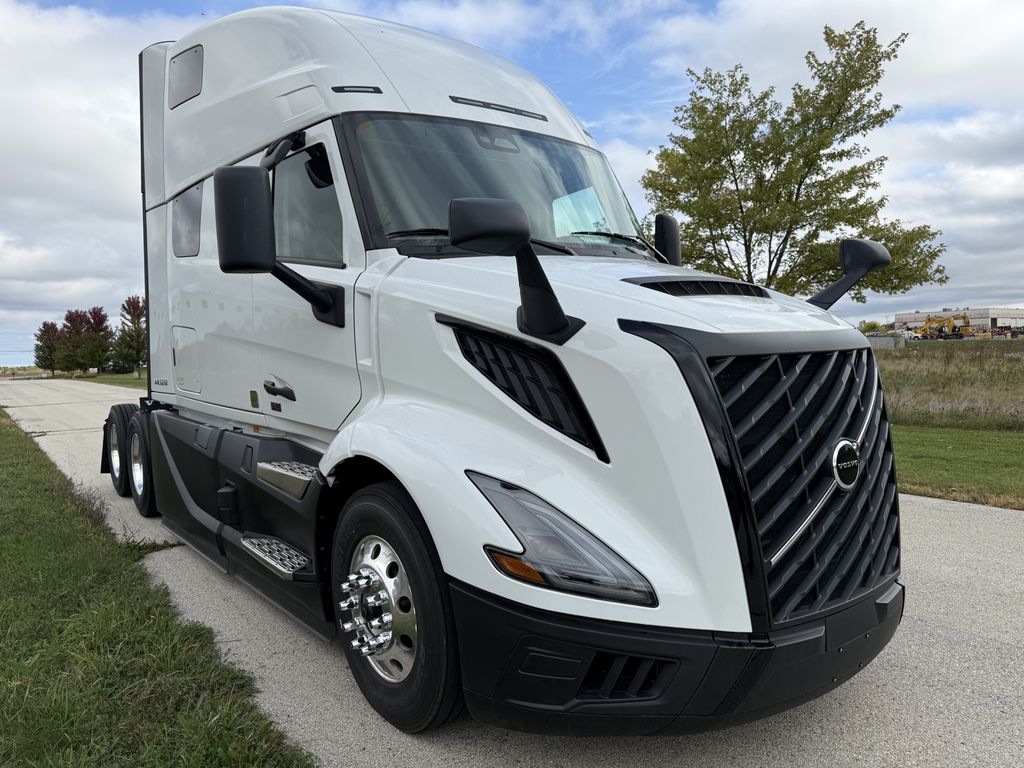 Slide images of 2025 VOLVO VNL64T860