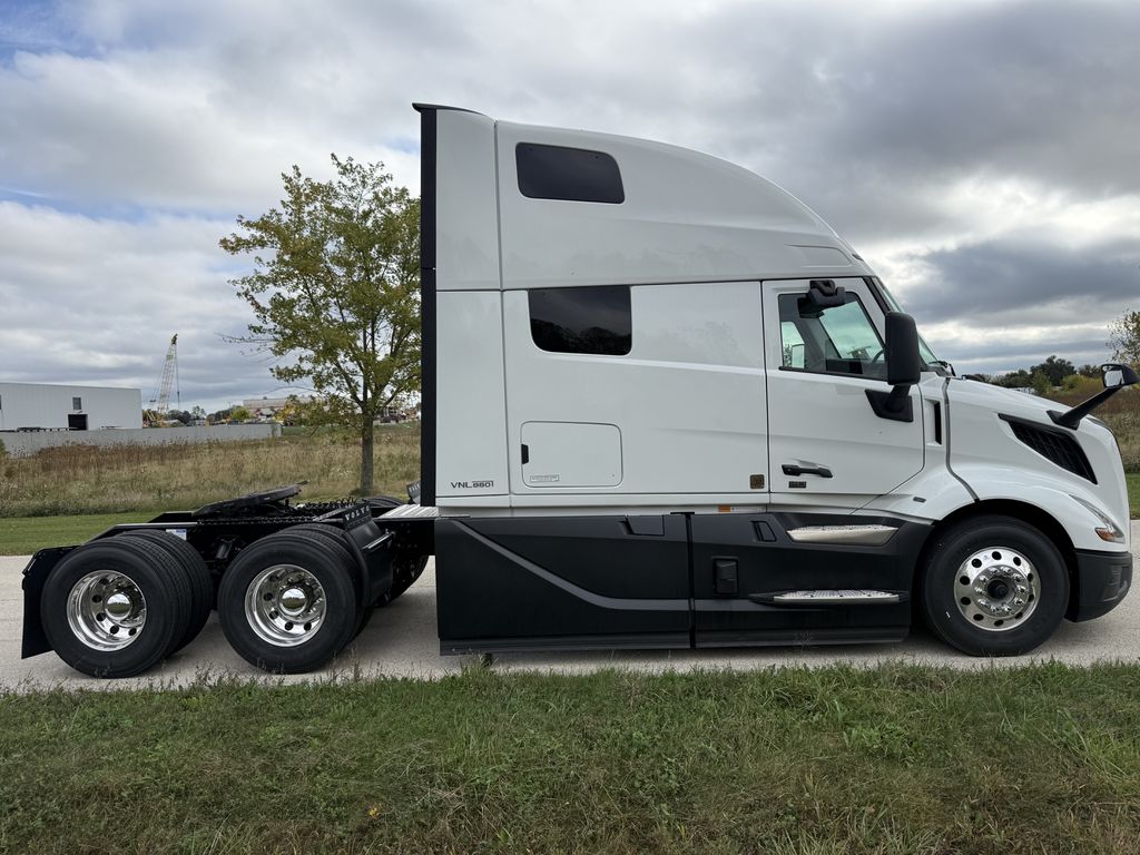 Slide images of 2025 VOLVO VNL64T860