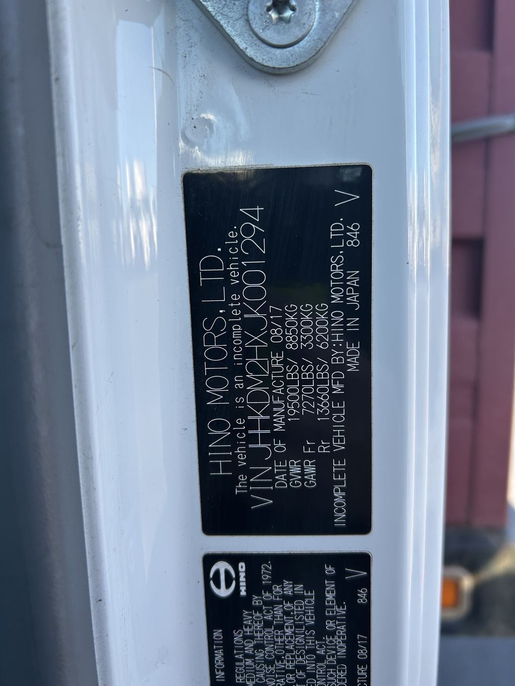 Slide images of 2018 HINO 195