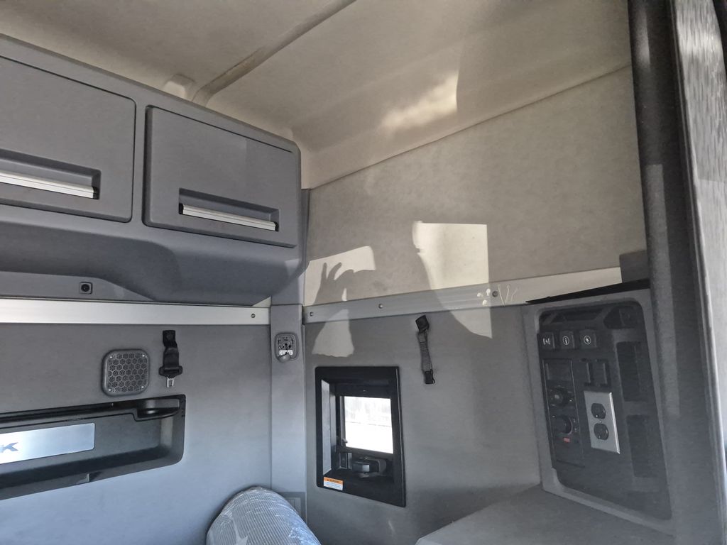 Slide images of 2021 MACK AN64T