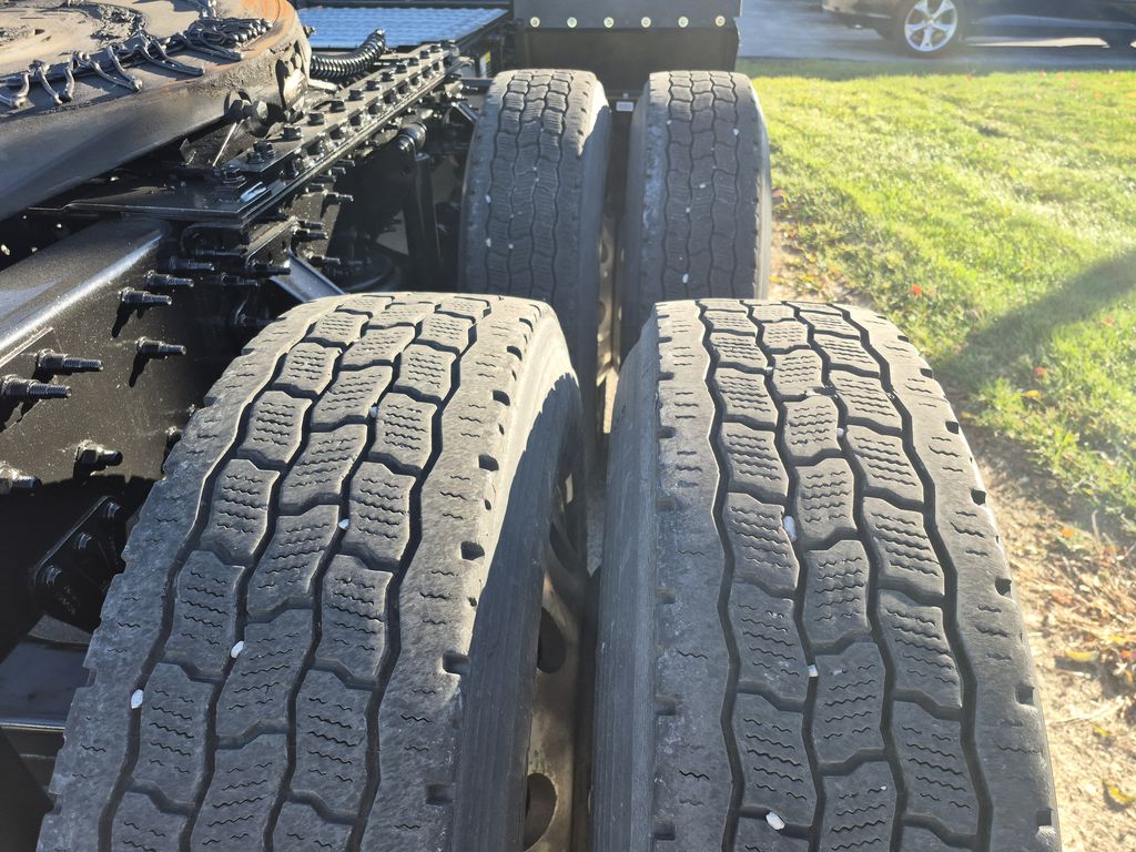 Slide images of 2021 MACK AN64T