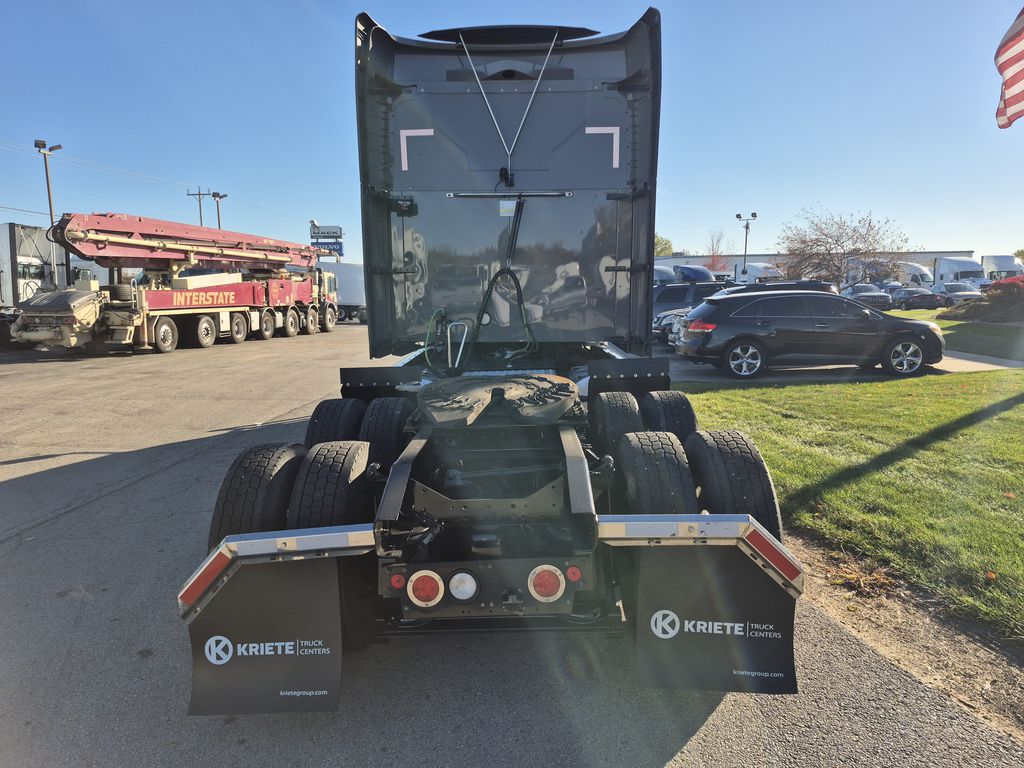 Slide images of 2021 MACK AN64T