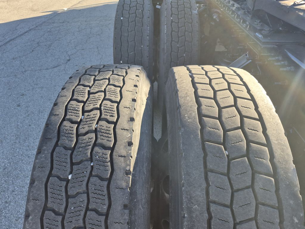 Slide images of 2021 MACK AN64T