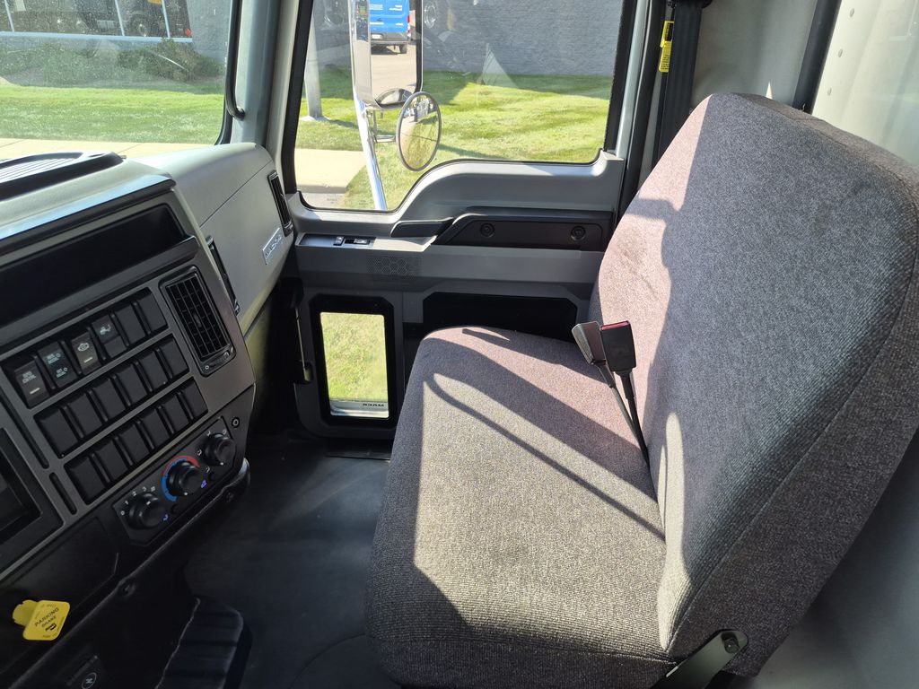 Slide images of 2022 MACK MD642