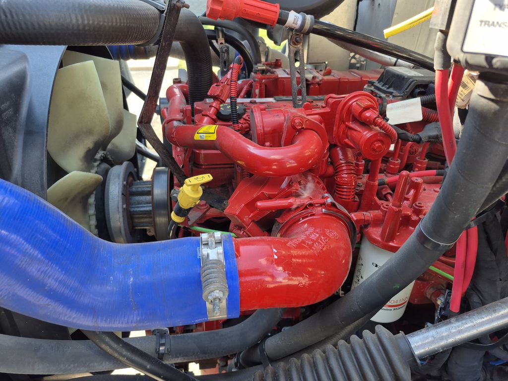 Slide images of 2022 MACK MD642
