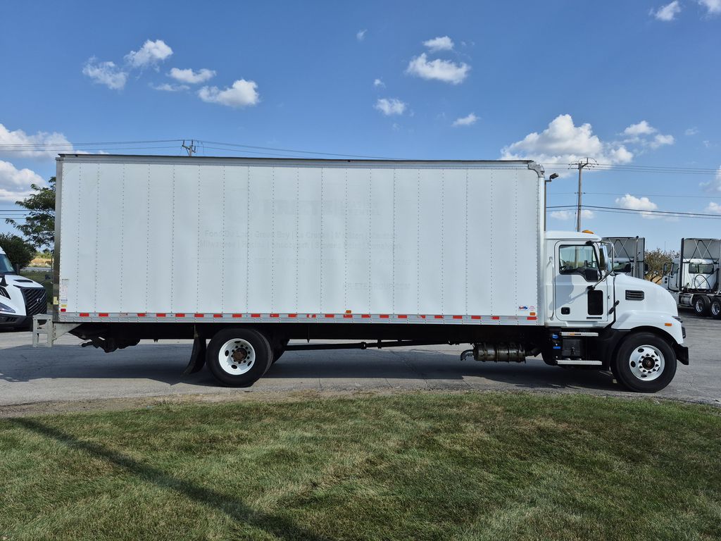 Slide images of 2022 MACK MD642