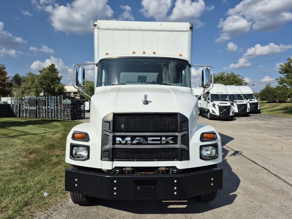 Slide images of 2022 MACK MD642