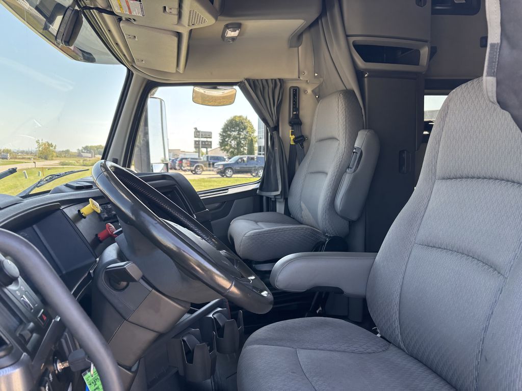 Slide images of 2023 VOLVO VNL64T760