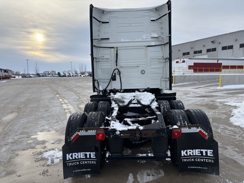 Slide images of 2023 VOLVO VNL64T760