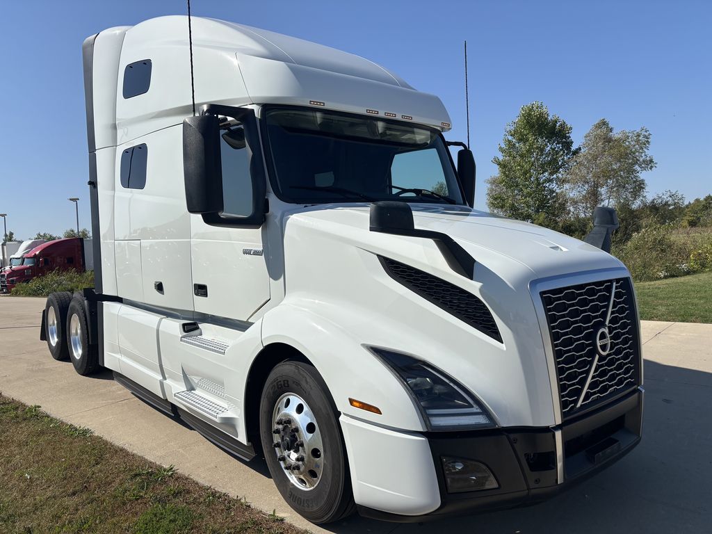 Slide images of 2023 VOLVO VNL64T760