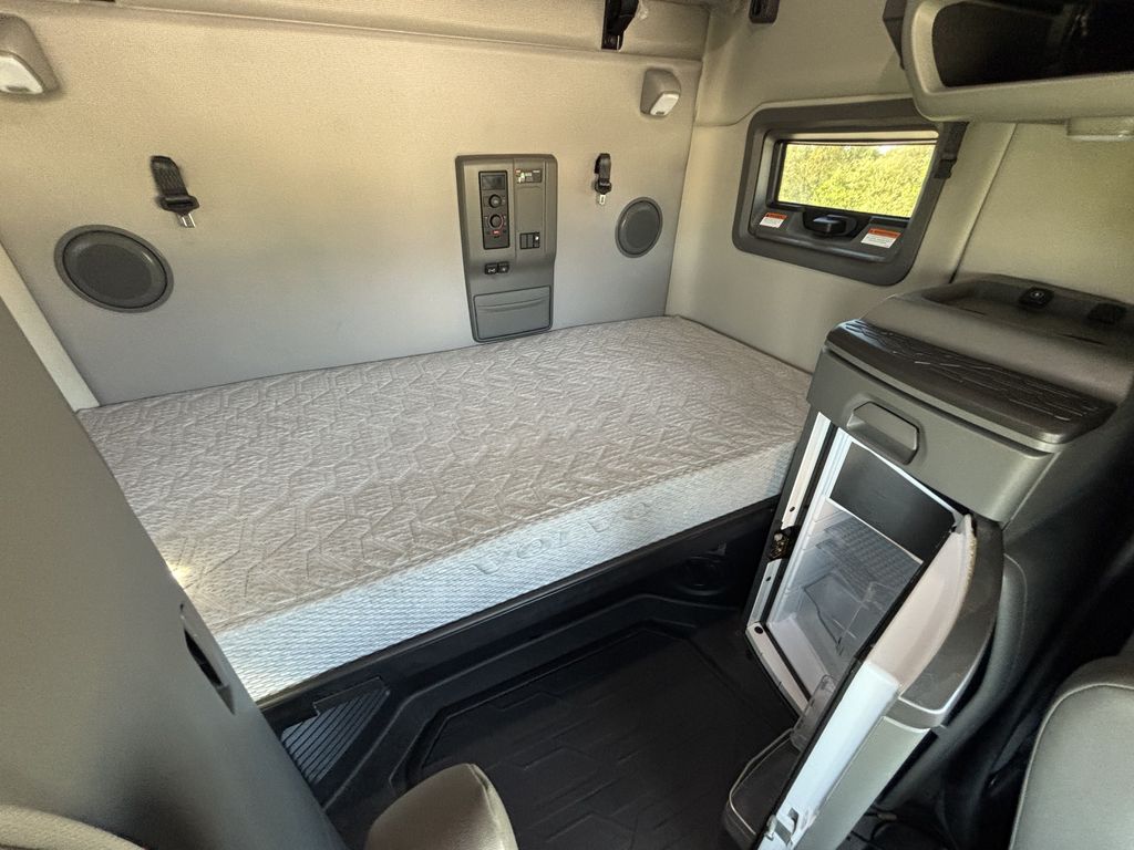 Slide images of 2023 VOLVO VNL64T760