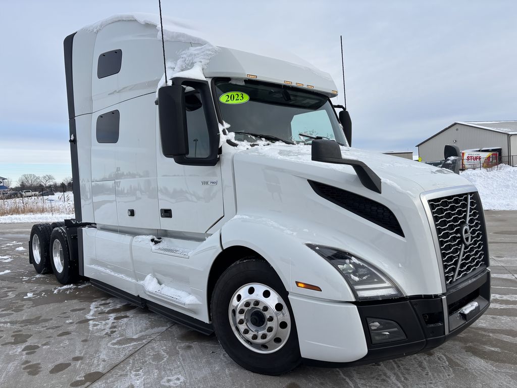 Slide images of 2023 VOLVO VNL64T760