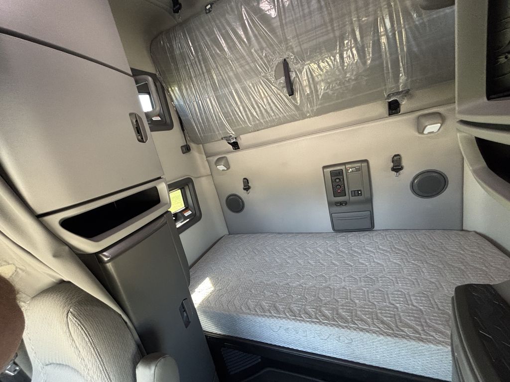 Slide images of 2023 VOLVO VNL64T760