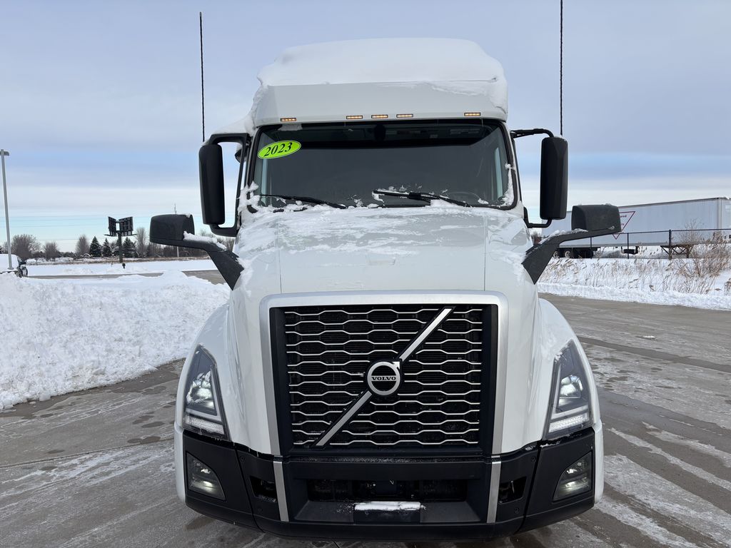 Slide images of 2023 VOLVO VNL64T760