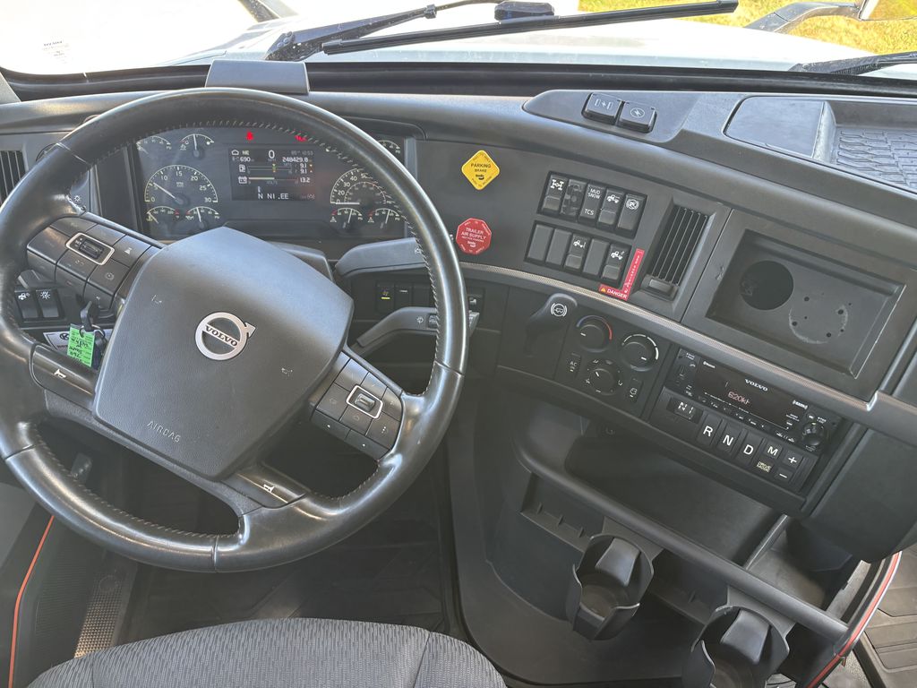 Slide images of 2023 VOLVO VNL64T760