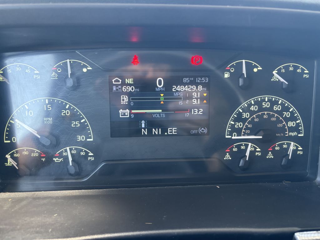 Slide images of 2023 VOLVO VNL64T760