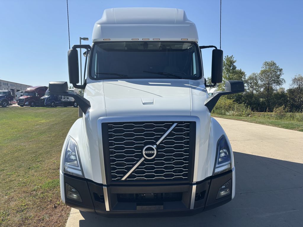 Slide images of 2023 VOLVO VNL64T760