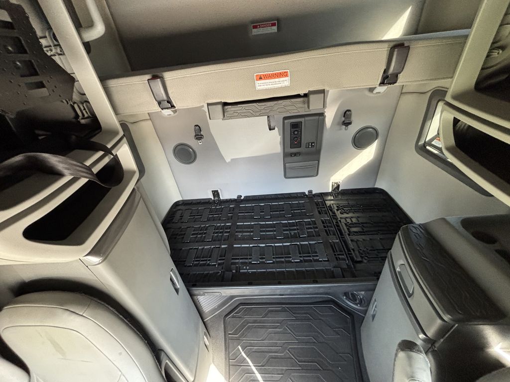 Slide images of 2021 VOLVO VNL64T760