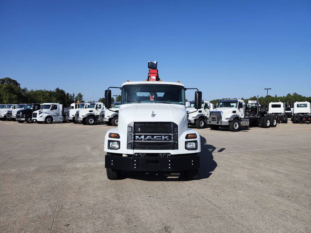Slide images of 2026 MACK MD7
