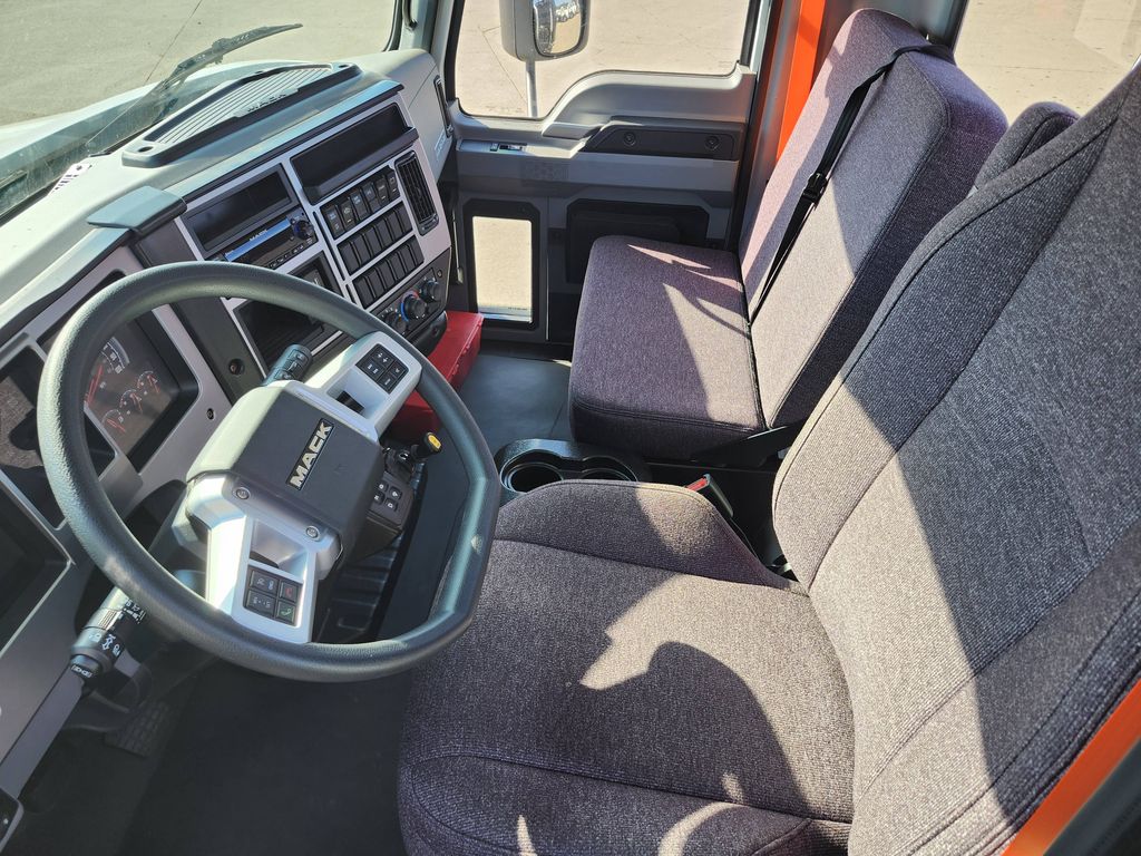 Slide images of 2026 MACK MD7