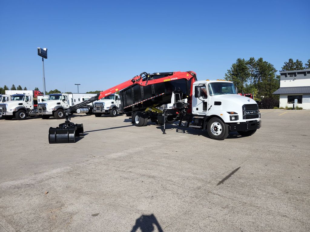 Slide images of 2026 MACK MD7