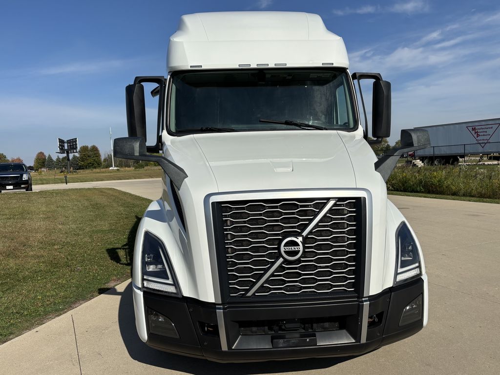 Slide images of 2023 VOLVO VNL64T760