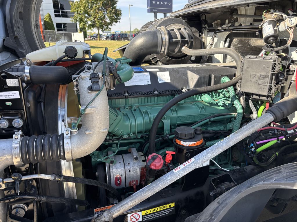 Slide images of 2023 VOLVO VNL64T760