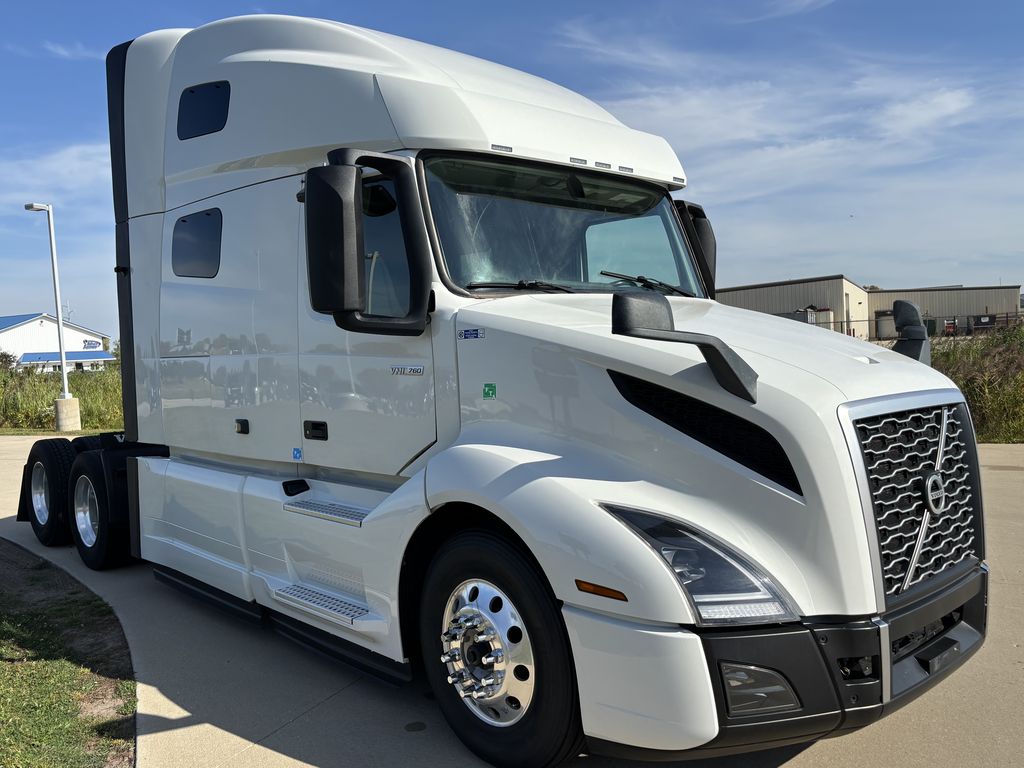 Slide images of 2023 VOLVO VNL64T760
