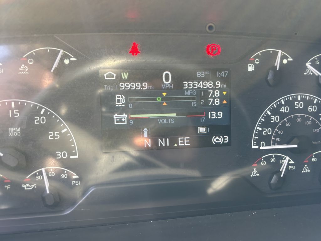 Slide images of 2023 VOLVO VNL64T760
