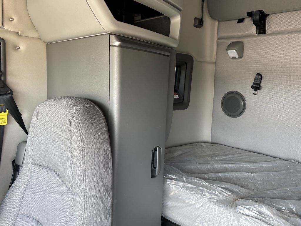 Slide images of 2023 VOLVO VNL64T760
