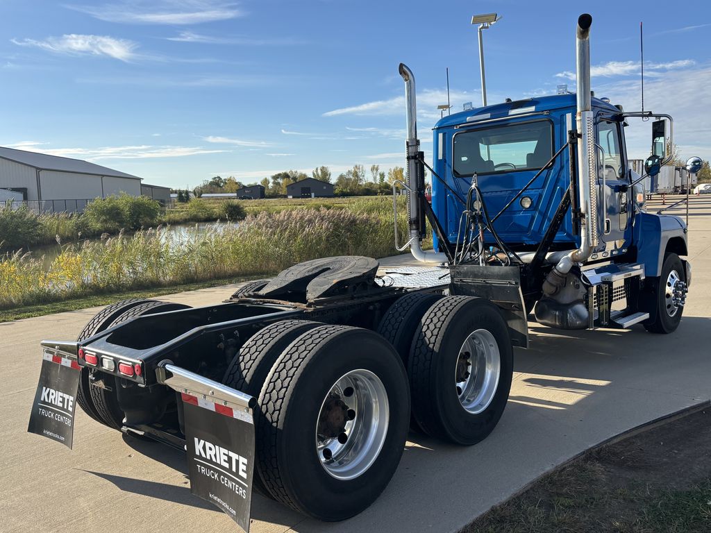 Slide images of 2020 MACK PINNACLE