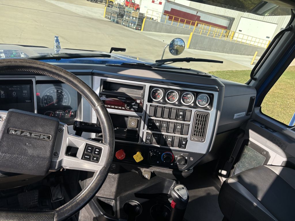 Slide images of 2020 MACK PINNACLE