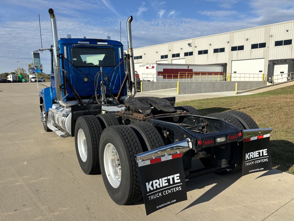 Slide images of 2020 MACK PINNACLE