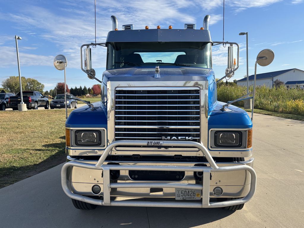 Slide images of 2020 MACK PINNACLE
