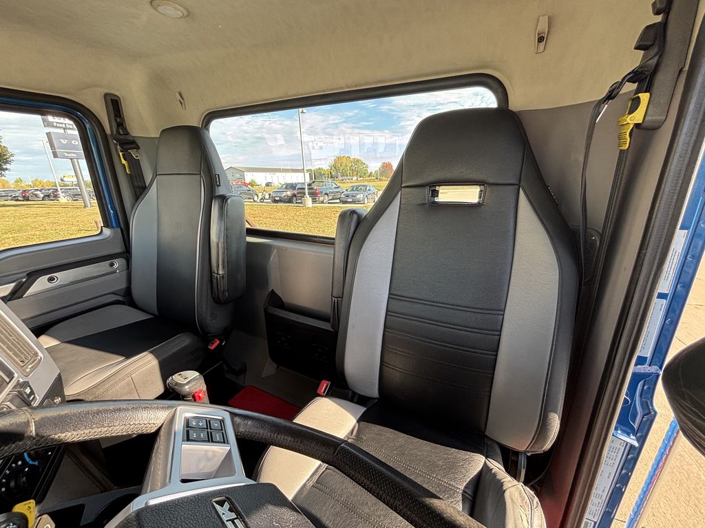 Slide images of 2020 MACK PINNACLE