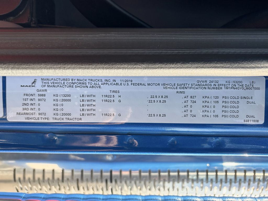 Slide images of 2020 MACK PINNACLE