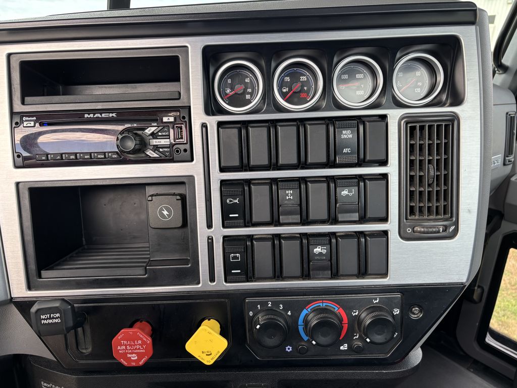 Slide images of 2020 MACK PI64T