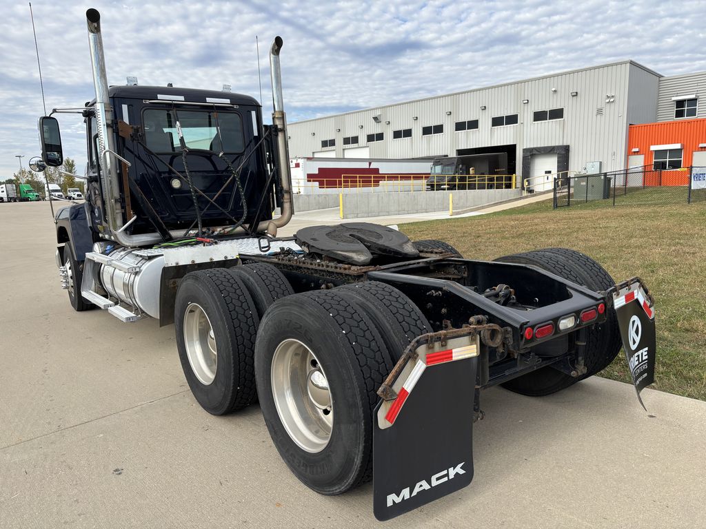 Slide images of 2020 MACK PI64T