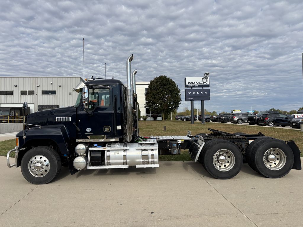 Slide images of 2020 MACK PI64T