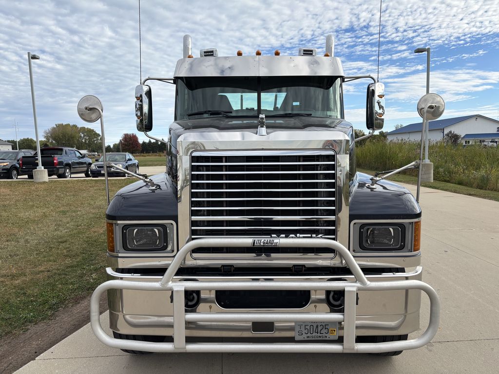 Slide images of 2020 MACK PI64T