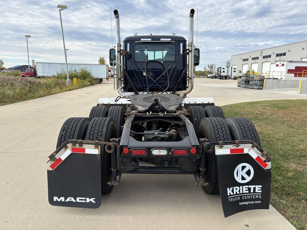 Slide images of 2020 MACK PI64T